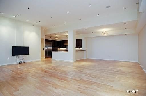 3rd image of 720 N Larrabee St Floor 13