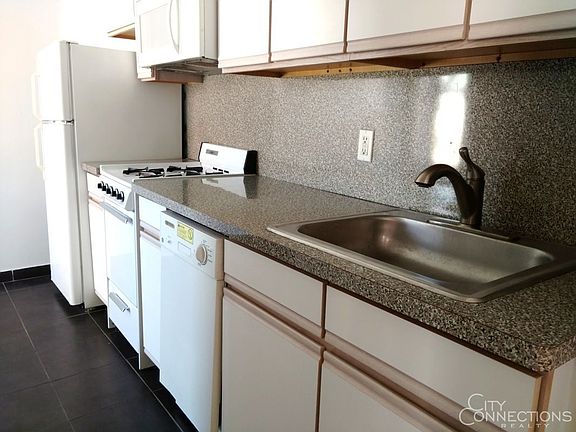 4th image of 304 W 14th St APT 4b