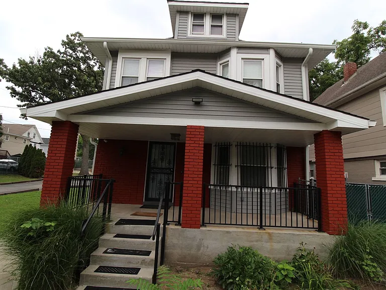 3215 Charlotte St — Photo 3