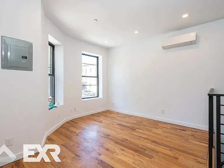 453 Irving Ave #1F — Photo 9