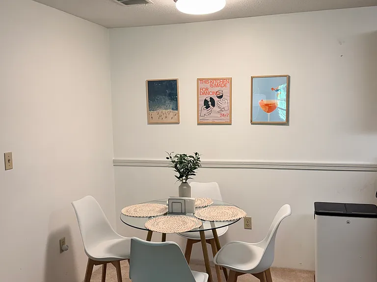 2 Squire Ct #8 — Photo 2