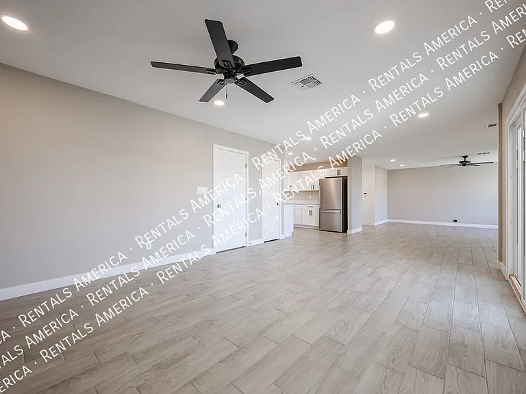2902 W Straford Dr — Photo 14