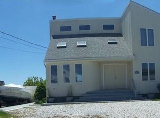 12 Roneck Ct, Shirley, NY 11967