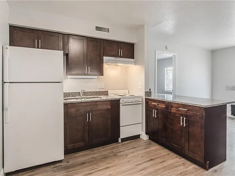 9013 Westchester Cir #29 — Photo 3