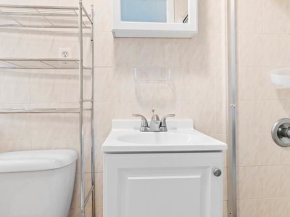 4th image of 168 Elizabeth St #6A