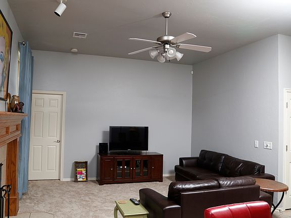 4th image of 400 Lone Oak Dr