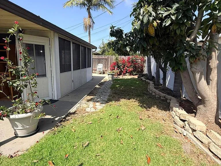 2065 Abbott St — Photo 22