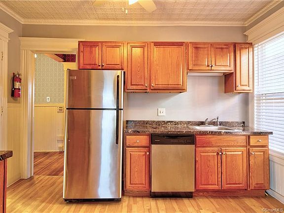 5th image of 2870 Fairfield Ave #2