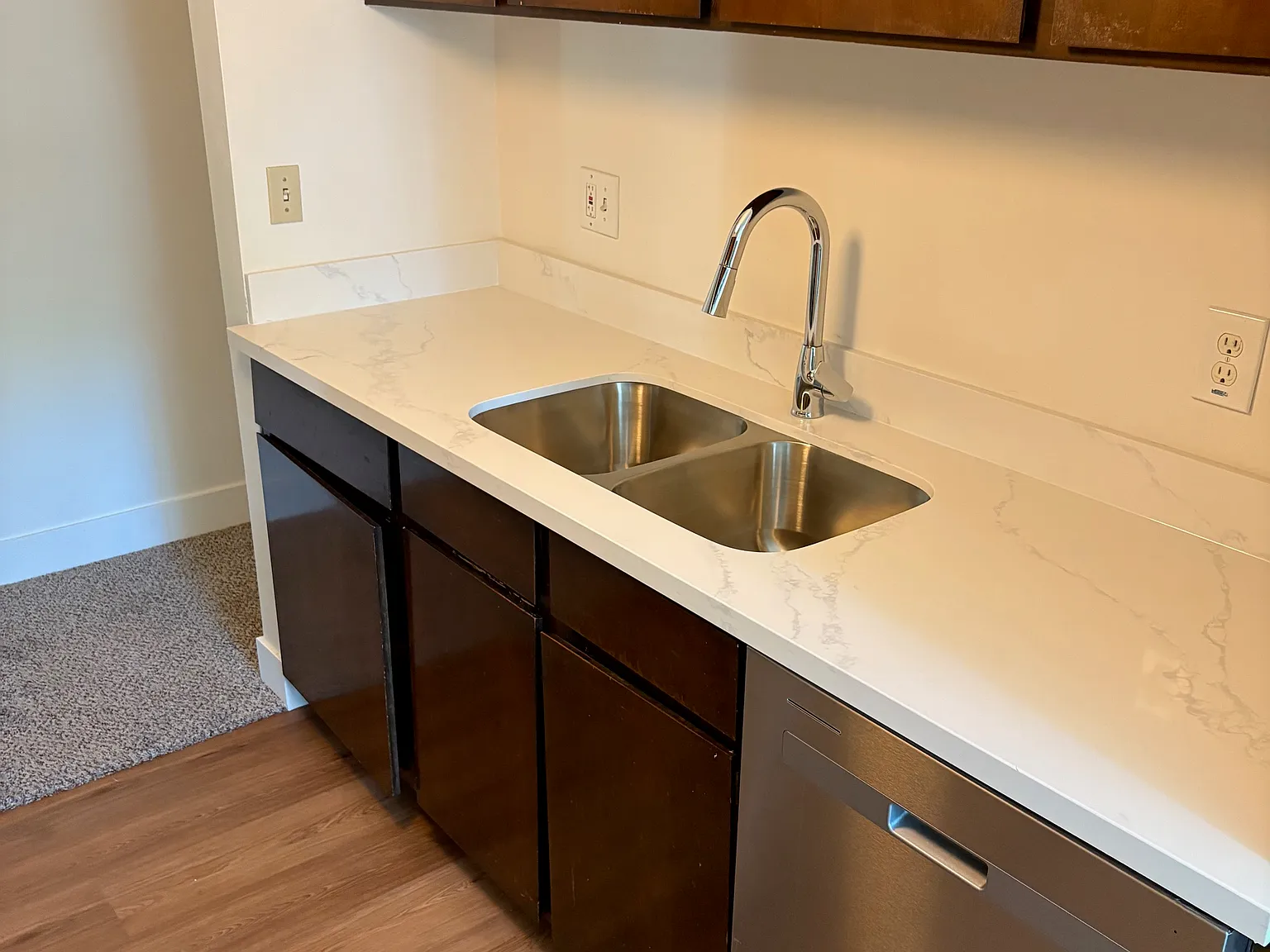2 bed, 850 sqft, $1,200 — Photo 3