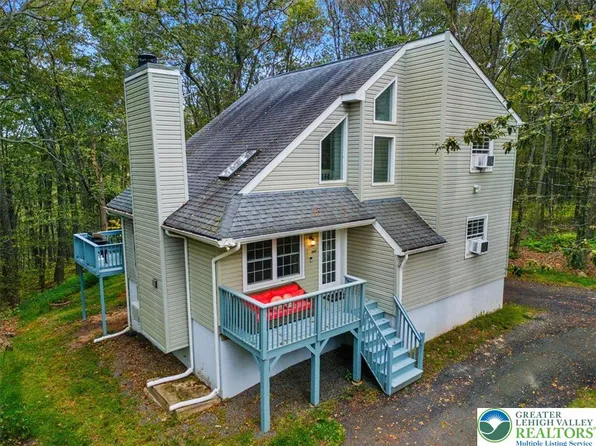 1489 Belgravia Dr, Tobyhanna, PA 18466