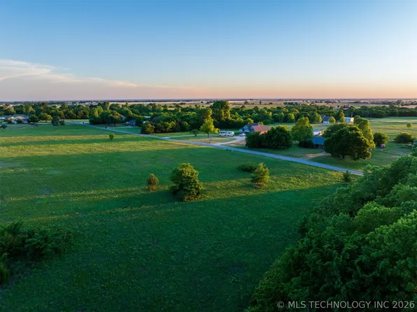 1 W County Rd, Tuttle, OK 73089
