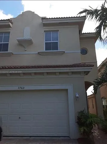 3760 NE 9th Ct — Photo 1
