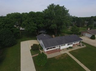 111 Park Dr, Charles City, IA 50616