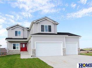 7330 Lilee Ln, Lincoln, NE 68516