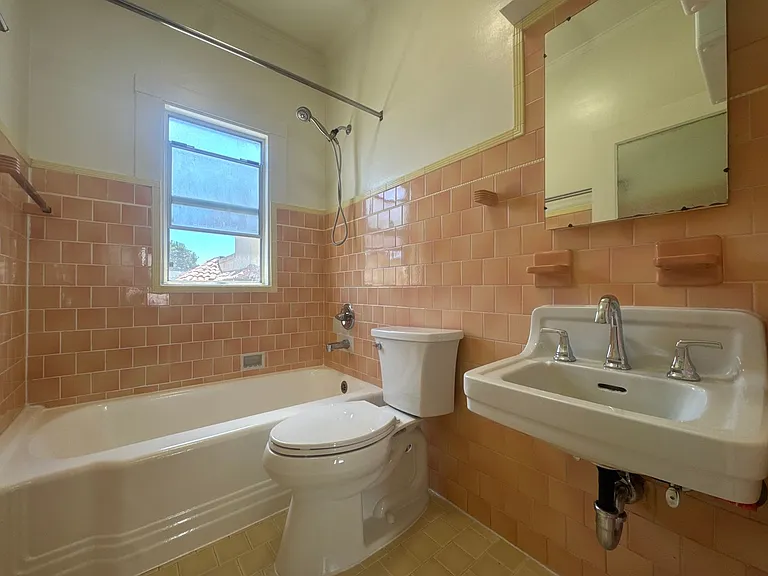 1571 Pacific Ave — Photo 6