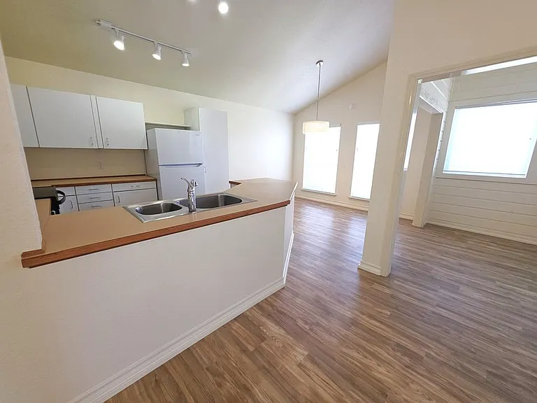 210 Oak Bay St #703 — Photo 8