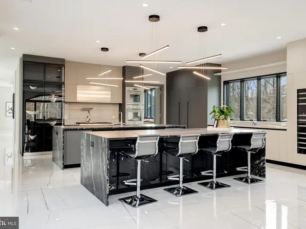 893 Georgetown Rdg, McLean, VA 22102