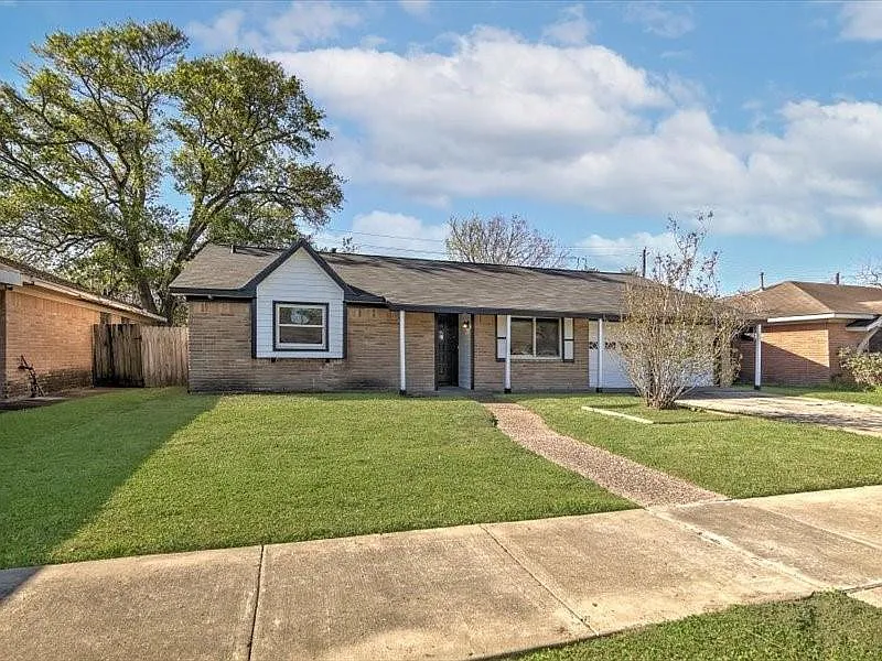 3 bed, 2.0 bath, 1425 sqft, $2,500 — Photo 2