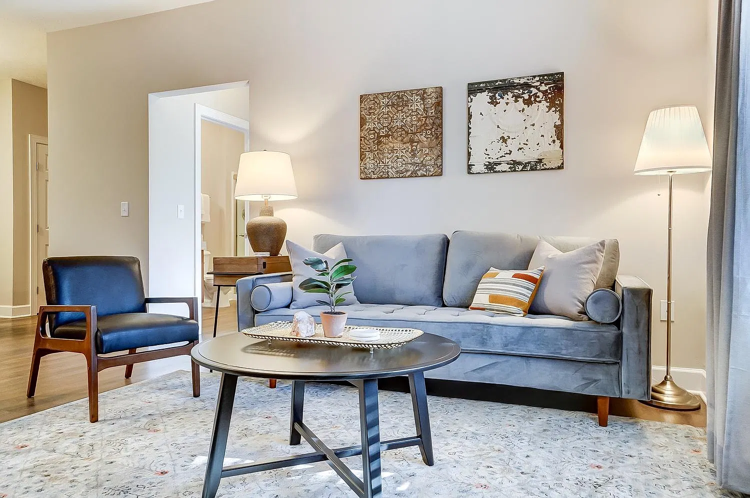 2 bed, $5,070 — Photo 1