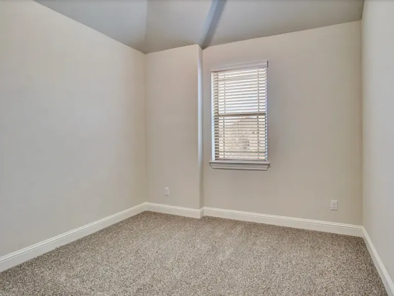 737 Groudsel Ave — Photo 3