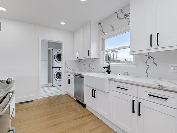 4th image of 351 Eucalyptus Ave #1