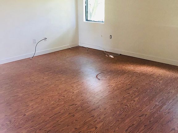3rd image of 1111 N Thompson St Unit 205