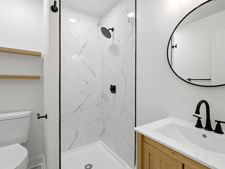 825 N Crysler Ave — Photo 4