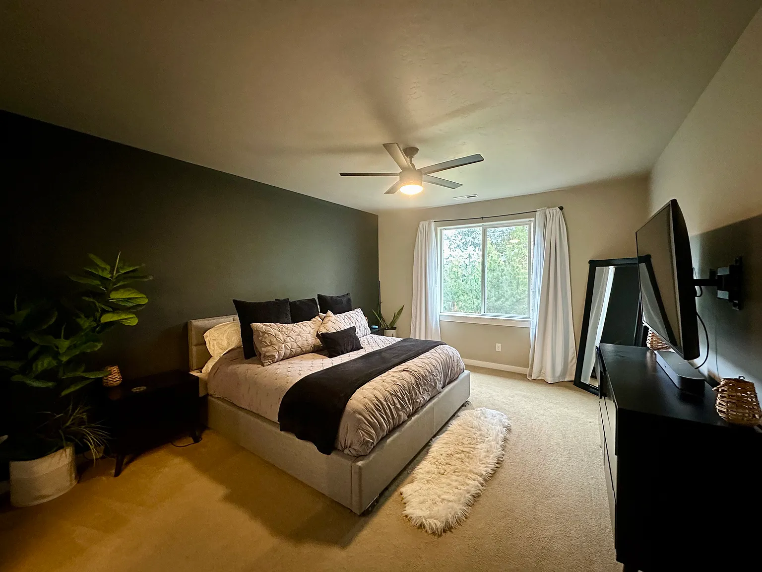 3 bed, 1979 sqft, $3,500 — Photo 2