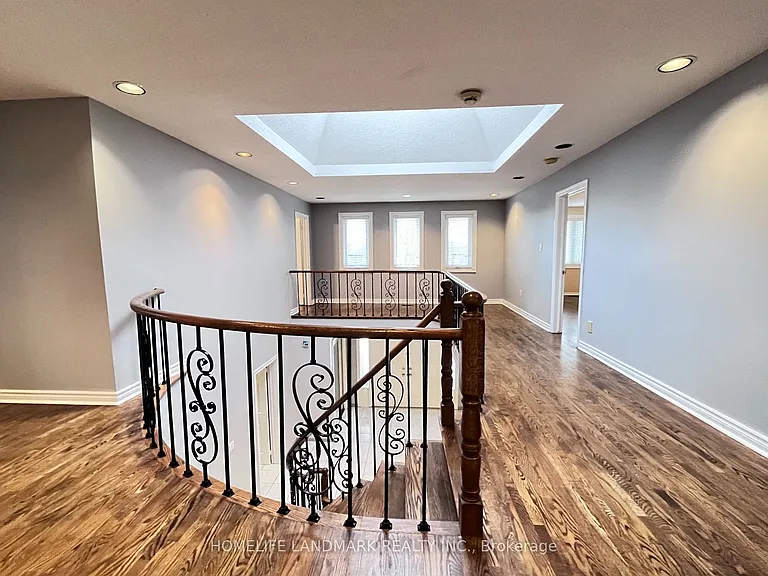 20 Piccadilly Rd — Photo 11
