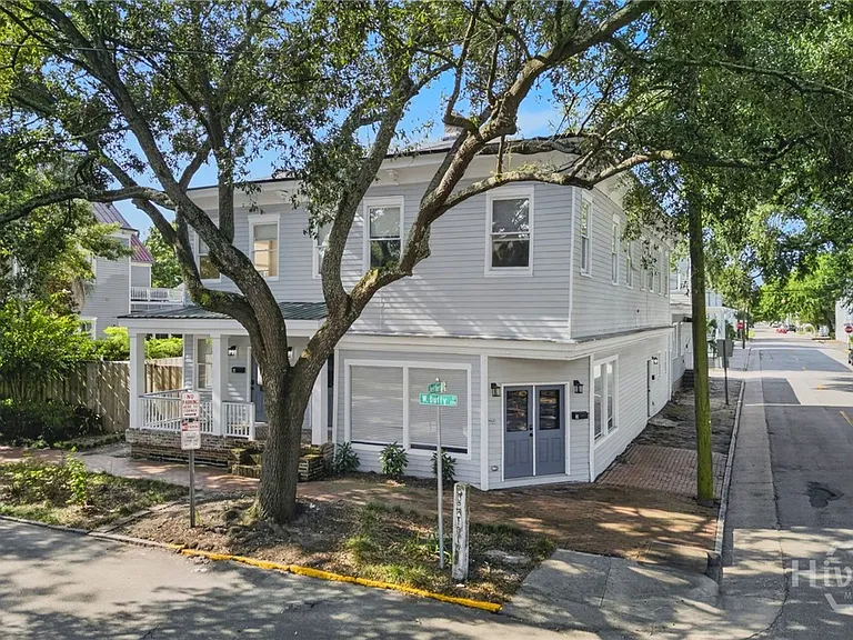 221 W Duffy St #A — Photo 40