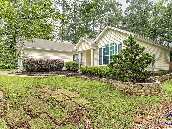 3rd image of 100 Crestwood Cir