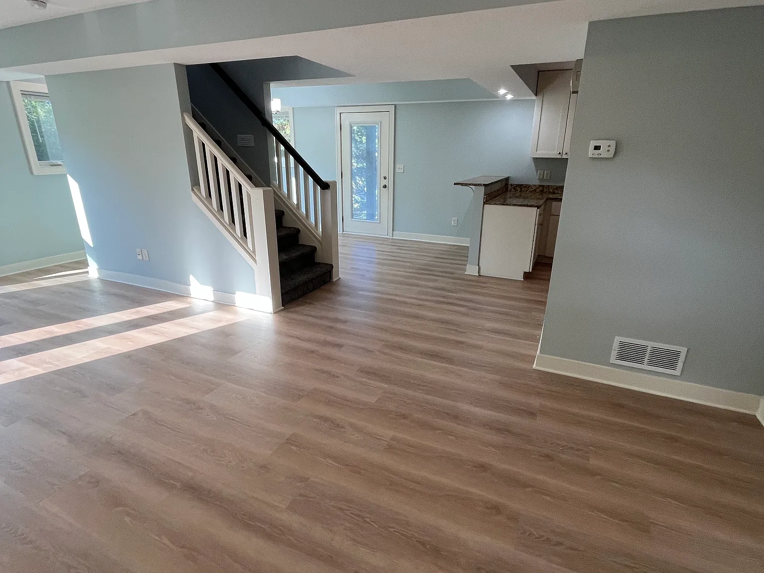 5 bed, 2740 sqft, $3,000 — Photo 4