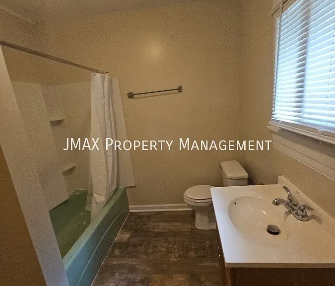 910 Fairfax Ave NW — Photo 10
