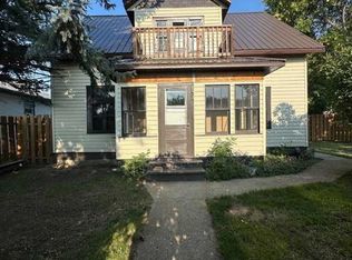 123 3rd St E, Brooks, AB T1R 0H1