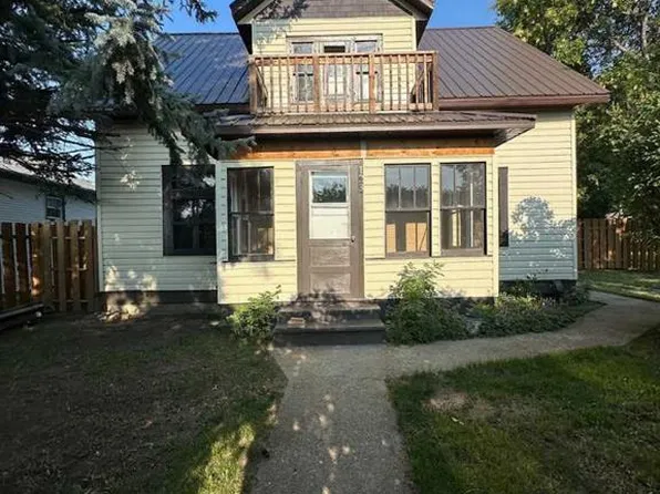 123 3rd St E, Brooks, AB T1R 0H1