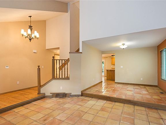 4th image of 251 Baycrest Ct