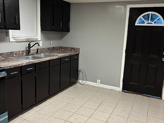 3rd image of 110 Baker Cir