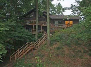 3224 Silver Acres Dr, Saugatuck, MI 49453