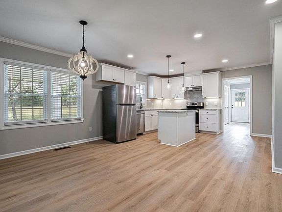 kitchen & dining area