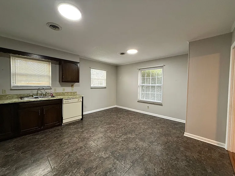 104 Skyview Dr — Photo 28