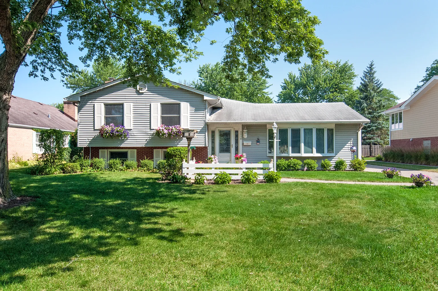 1114 Oak Ln photo 1