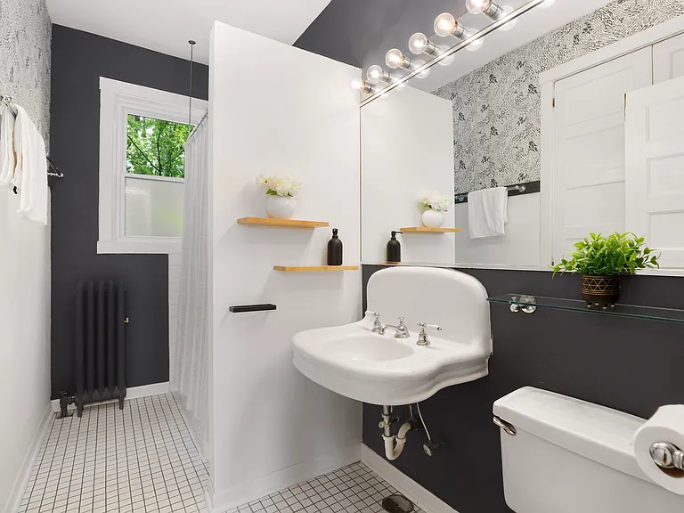 432 W Dickens Ave #3 — Photo 2