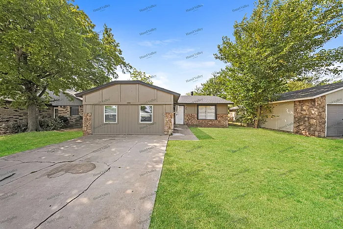 3 bed, 2.0 bath, 1173 sqft, $1,520 — Photo 1