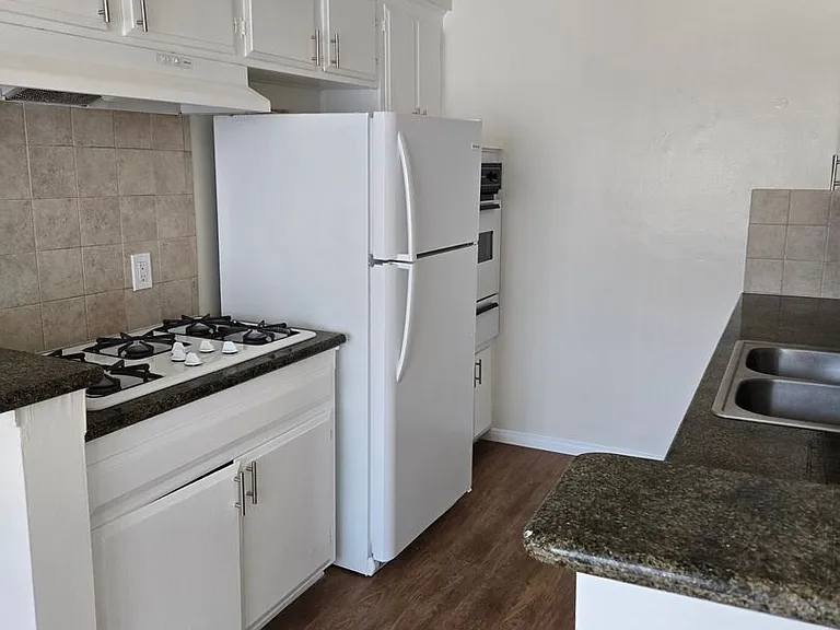 8206 Romaine St #4 — Photo 1