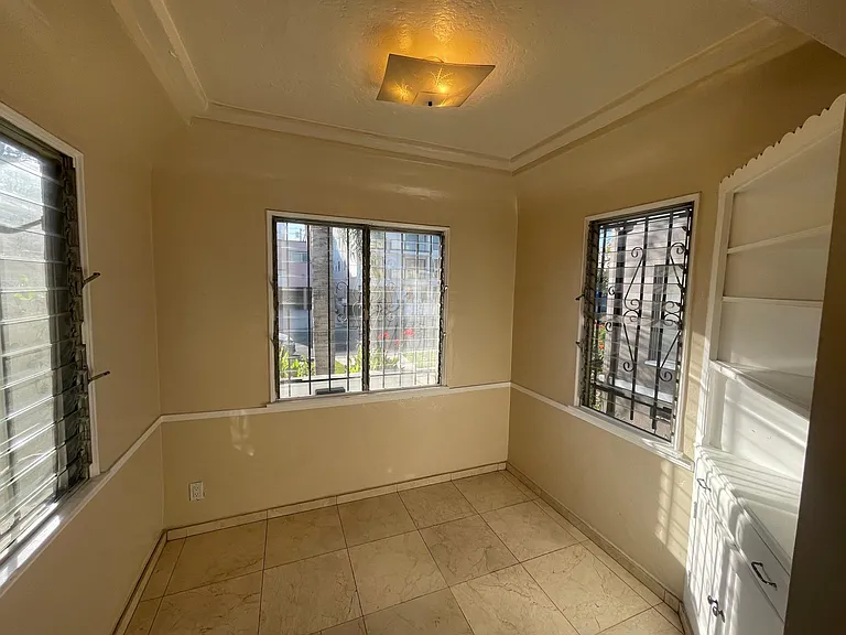 1060 S Corning St — Photo 21