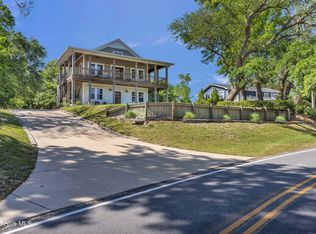 714 Hughes Rd, Hampstead, NC 28443