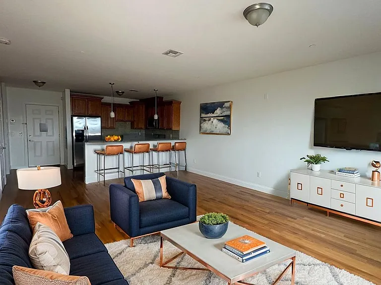 68 West Utopia — Photo 13