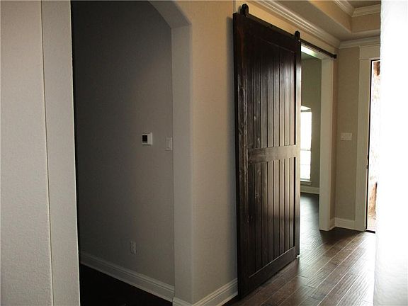 2nd image of 1099 Hesselridge Dr