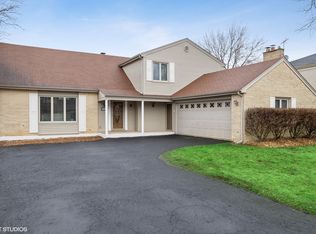1064 S Plum Tree Ln, Palatine, IL