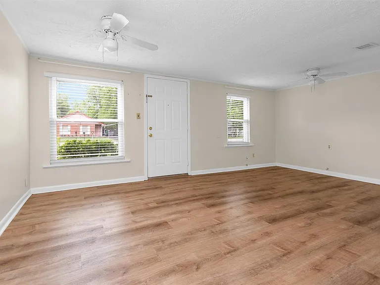 6002 Shelburne St — Photo 8